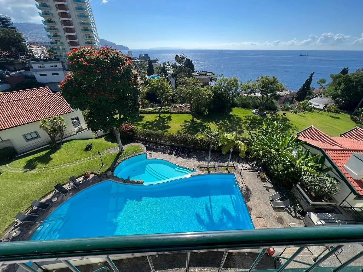 Luxury Oceanfront At Reid\'S Gardens location